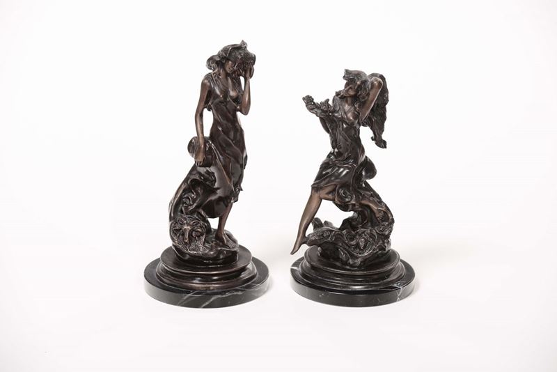 Coppia di figure femminili in bronzo  - Asta Antiquariato, Affidamenti da raffinate dimore private - Cambi Casa d'Aste