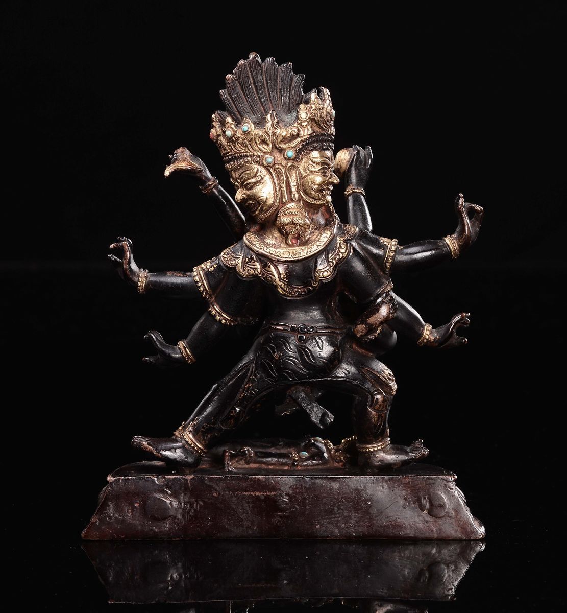 Figura di Yamantaka in Bonzo con Dorature e Smalti, Cina, Dinastia Qing, XVIII Secolo