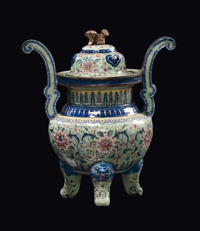 Canton, Incensiere tripode con coperchio e manici in cloisonnè a decoro floreale, Dinastia Qing, ...