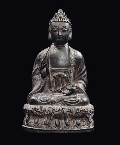 Figura di Buddha seduto su doppio fiore di loto, bronzo, Cina, Dinastia Ming, XVII secolo