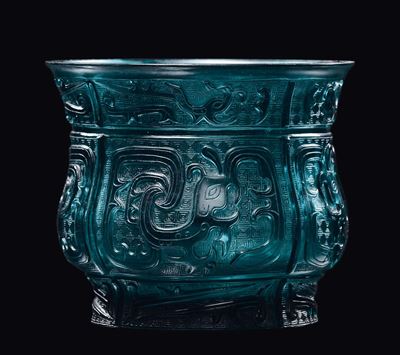 Vaso a decoro arcaico, vetro di Pechino verde, Cina, XX secolo