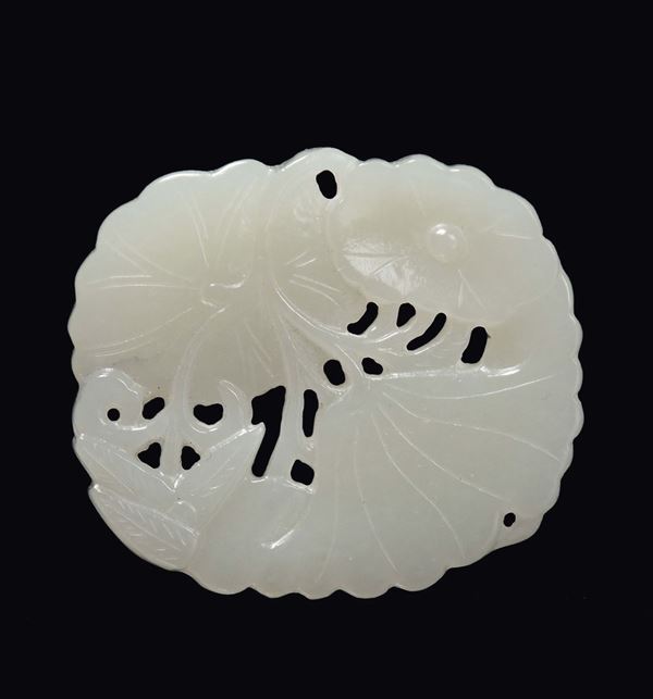 Lot of three Celadon white jade, a fish, a pomegranate with child group and a flower plate, China Qing Dynasty, 19th century