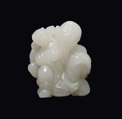 Cina, Dinastia Qing, Piccola figura di saggio in giada bianca con scimmia poggiata sulla spalla, ...