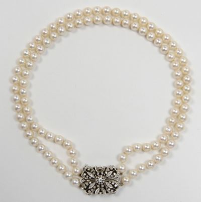 Collana Composta da Due Fili di Perle con Fermezza in Diamanti