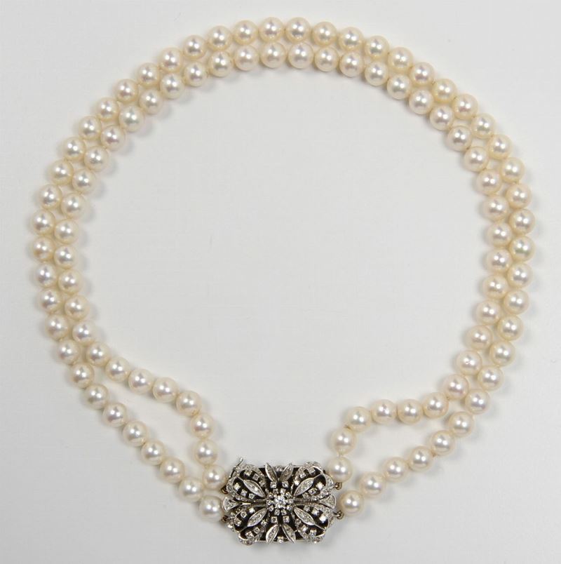 Collana composta da due fili di perle con fermezza in diamanti  - Asta Arredi dalle dimore degli eredi Ercole Marelli e altre provenienze - Cambi Casa d'Aste