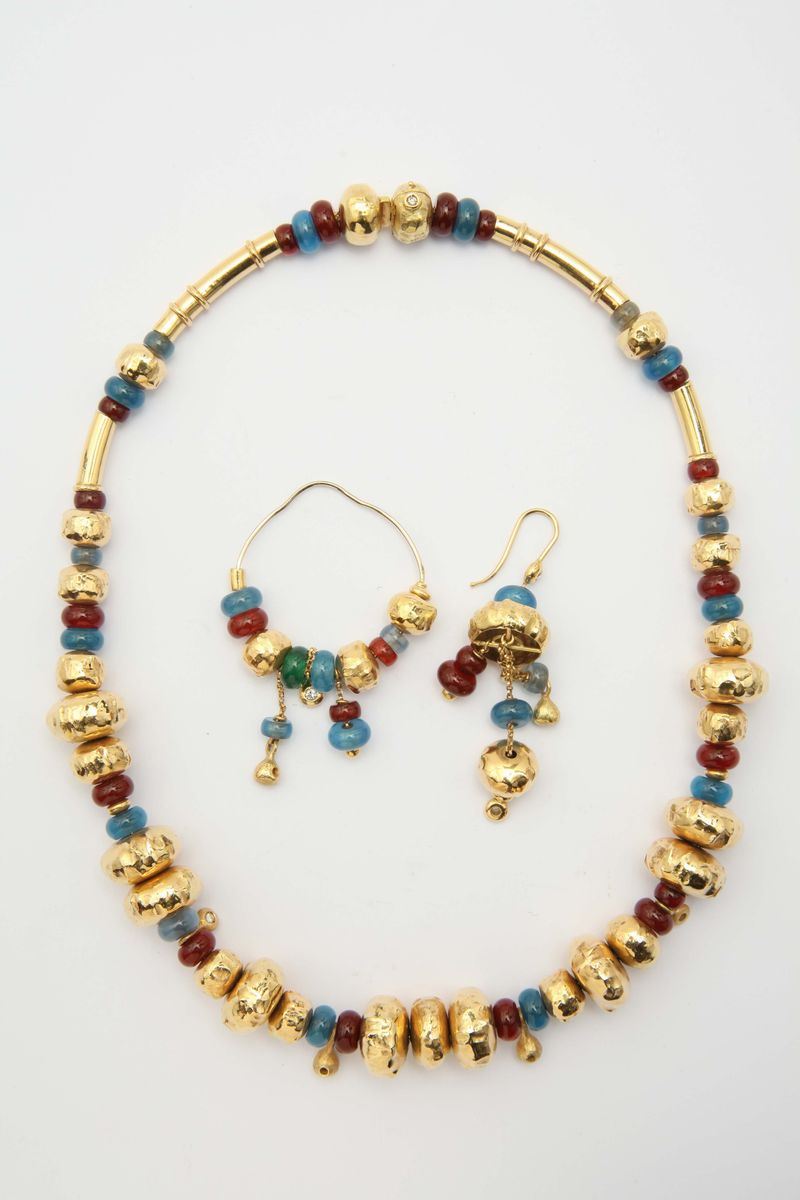 A chalcedony, diamond and gold necklace and a pair of pendant earrings  - Auction Fine Jewels - I - Cambi Casa d'Aste