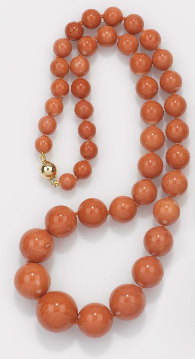 A graduated coral beads necklace  - Auction Jewels - II - Cambi Casa d'Aste
