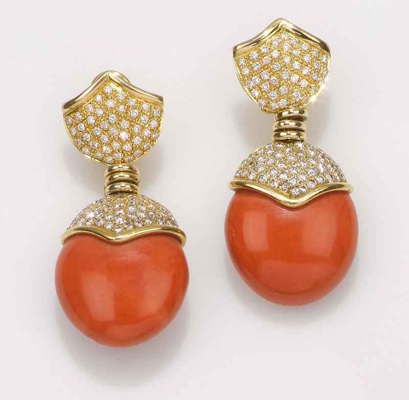 A pair of coral, diamond and gold pendant earrings  - Auction Fine Jewels - II - Cambi Casa d'Aste