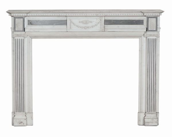 Camino in marmo bianco scolpito, XIX secolo