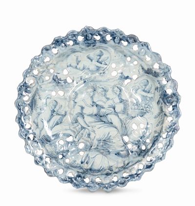 Alzata in Maiolica Decorata a Scenografica Barocca, Savona, Marca Corona, XVIII Secolo