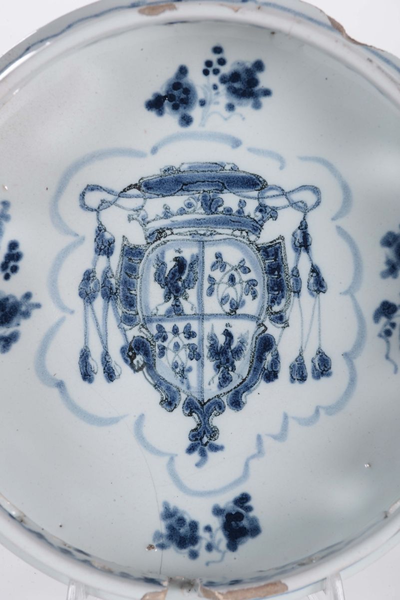Alzata in Maiolica Bianca e Blu, XVIII Secolo