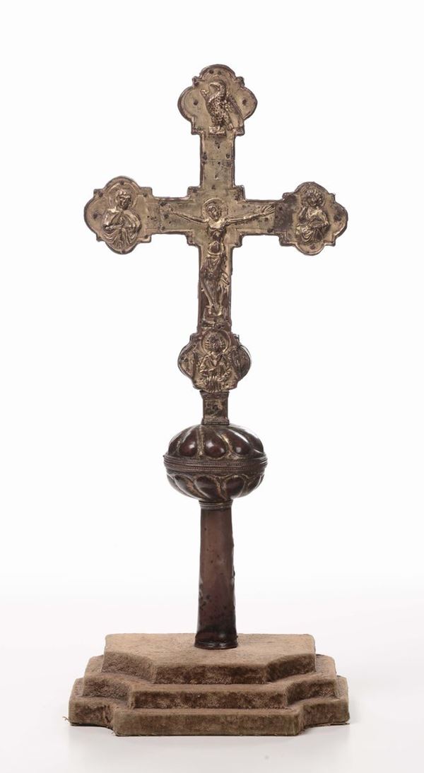 Croce astile in rame dorato, XVII secolo