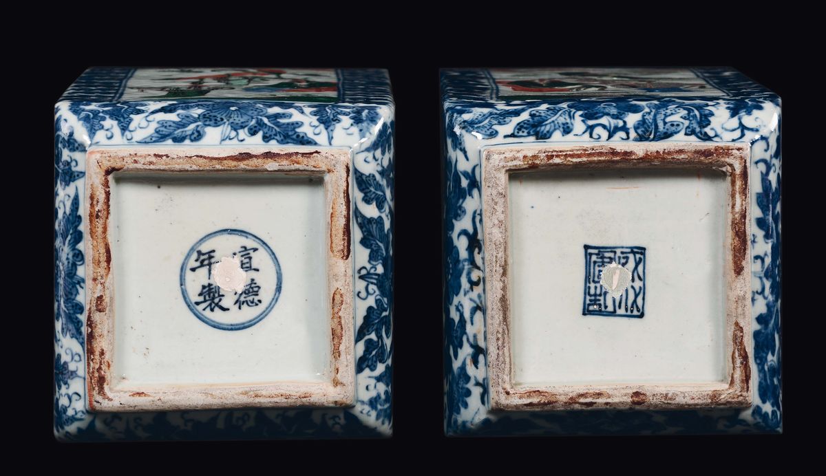 Coppia di Vasi a Pianta Quadrata in Porcellana Policroma con Riserve con Guanyin, Cina, Dinastia ...