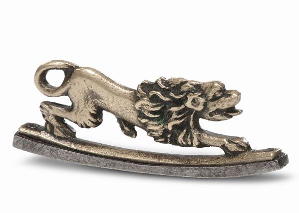 Acciarino a guisa di leone in bronzo dorato, XVIII secolo