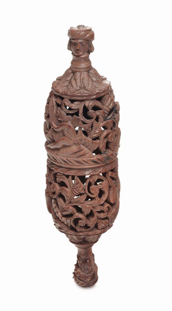 A polished and carved boxwood container with leaves and anthropomorphic motives, probably France 19th century  - Auction Sculpture and Works of Art - Cambi Casa d'Aste