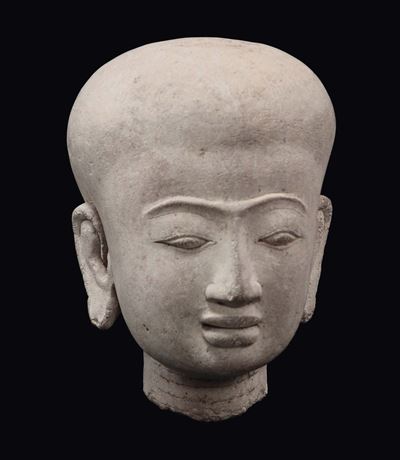 Sud-est Asiatico, Volto in pietra finemente scolpito, XVII secolo