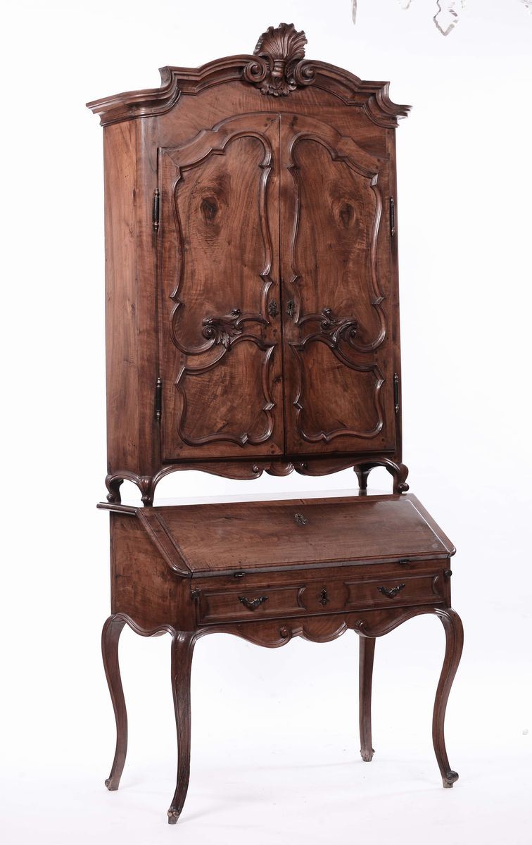 Scrittoio in noce con alzata, Piemonte XVIII secolo  - Auction Fine Arts from refined private house - Cambi Casa d'Aste
