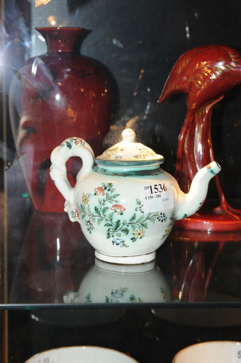 Teiera in maiolica policroma, Savona, marca Lanterna  - Asta Antiquariato, Affidamenti da raffinate dimore private - Cambi Casa d'Aste