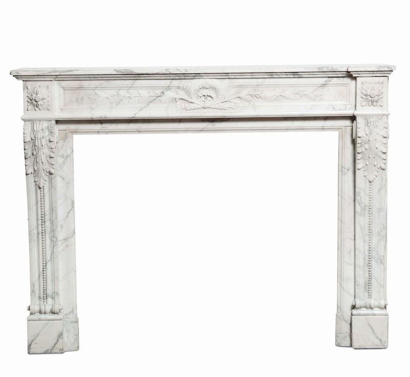 Camino in marmo bianco venato grigio, Francia XIX secolo  - Asta Antiquariato, Affidamenti da raffinate dimore private - Cambi Casa d'Aste