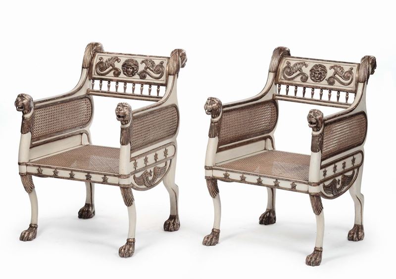 Coppia di poltrone Impero in legno intagliato, laccato e dorato, XIX secolo  - Asta Antiquariato, Affidamenti da raffinate dimore private - Cambi Casa d'Aste