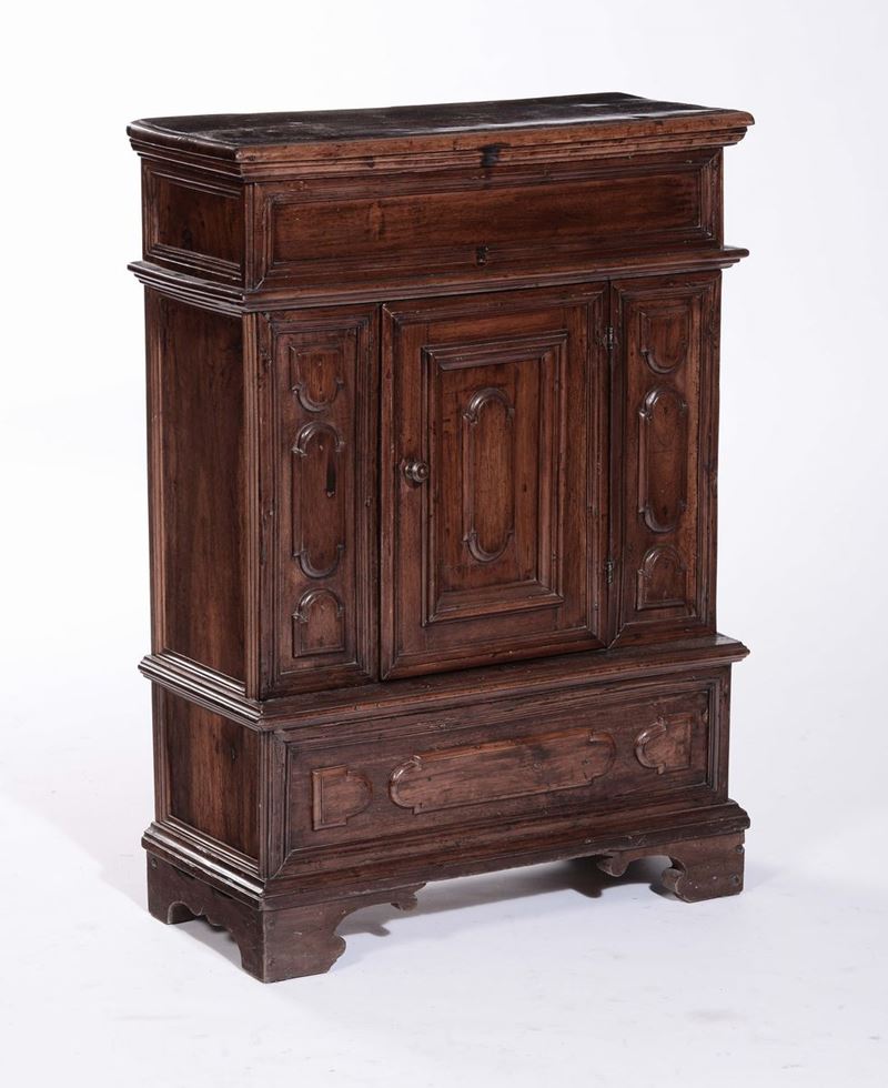 Mobiletto pannellato in legno di noce - Auction Fine Arts from refined  private house - Cambi Casa d'Aste