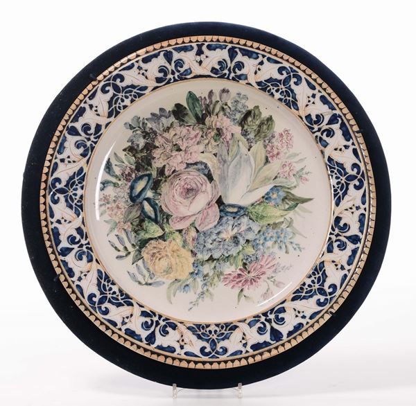 Grande piatto in porcellana policroma, XIX secolo