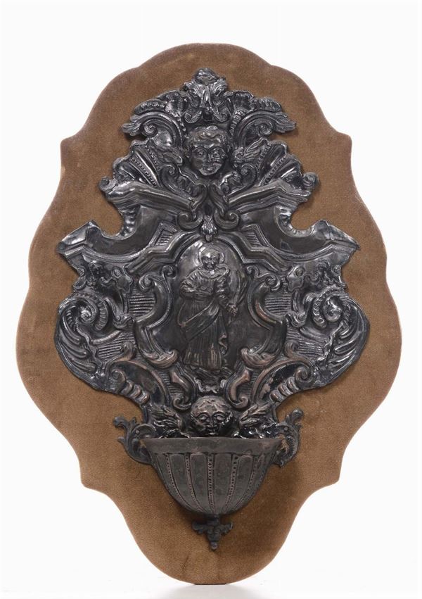 Acquasantiera in metallo argentato, XIX secolo
