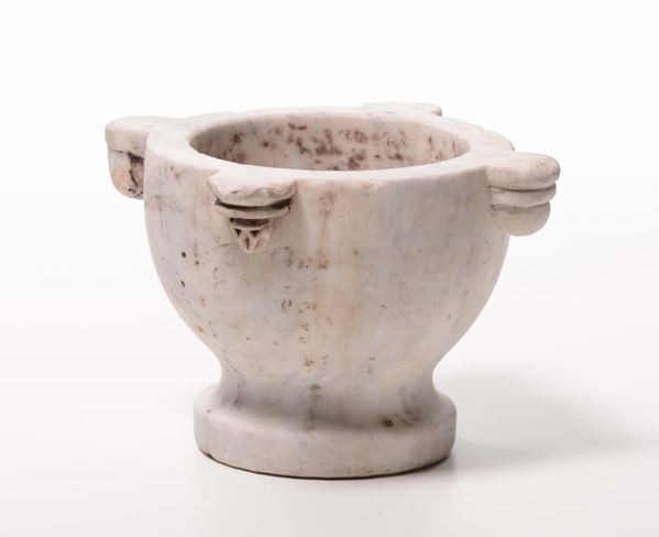Antico mortaio in marmo