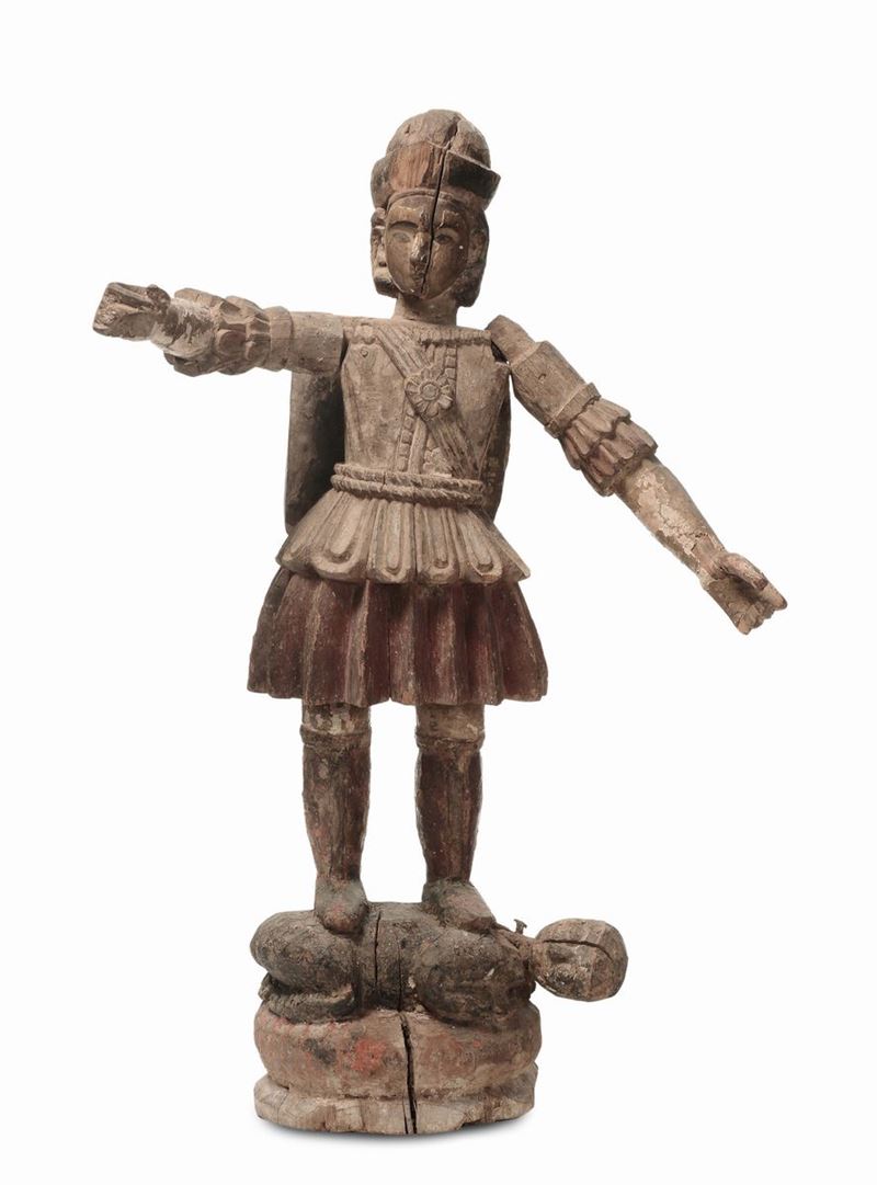 Scultura in legno scolpito raffigurante San Michele, Italia centrale XVIII secolo  - Auction Fine Arts from refined private house - Cambi Casa d'Aste