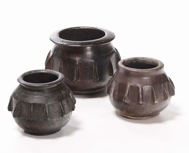 Tre mortai in bronzo di dimensioni diverse  - Auction Fine Arts from refined private house - Cambi Casa d'Aste