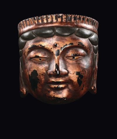 Maschera in bronzo lumeggiato e dipinto con volto di divinità, Giappone, epoca Edo, XVII secolo, ...