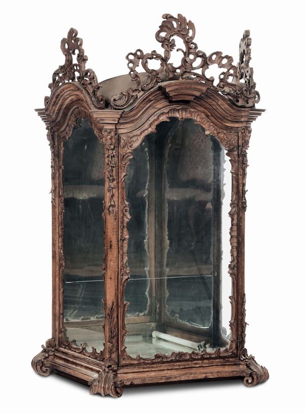 Teca Luigi XV in noce intagliato, XVIII secolo