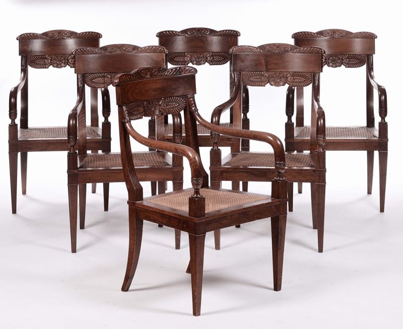 Sei sedie Carlo X in noce intagliato, XIX secolo  - Asta Antiquariato, Affidamenti da raffinate dimore private - Cambi Casa d'Aste