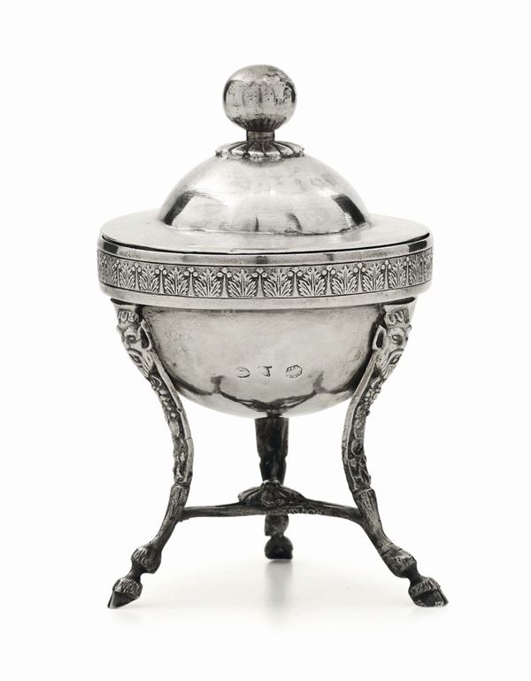 Zuccheriera in argento fuso, sbalzato e cesellato, Lombardia-Veneto XIX secolo