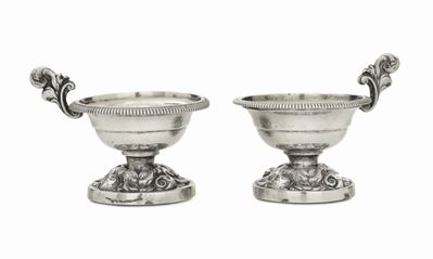 Coppia di Saliere in Argento Sbalzato, Punzoni di Torino del XIX Secolo