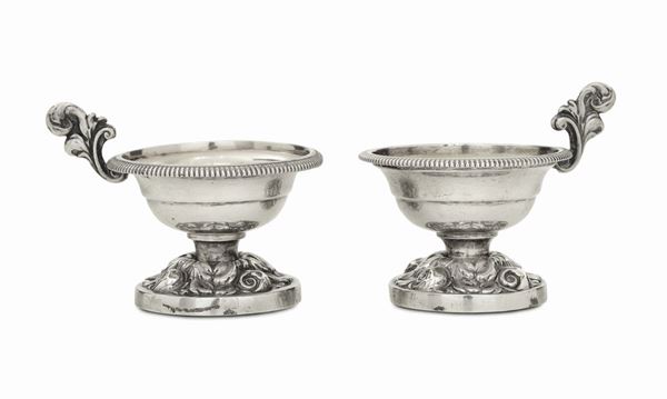 Coppia di saliere in argento sbalzato, punzoni di Torino del XIX secolo