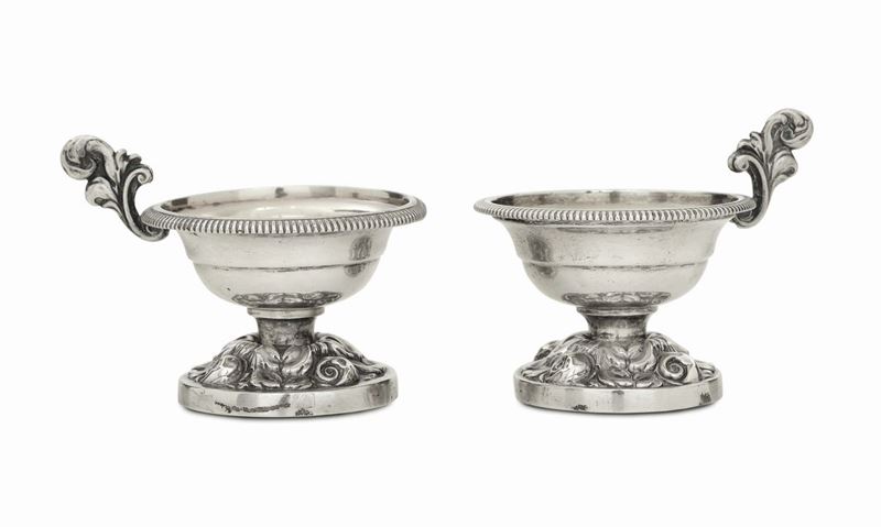 Coppia di saliere in argento sbalzato, punzoni di Torino del XIX secolo  - Auction Italian and European Silver Collection  - II - Cambi Casa d'Aste