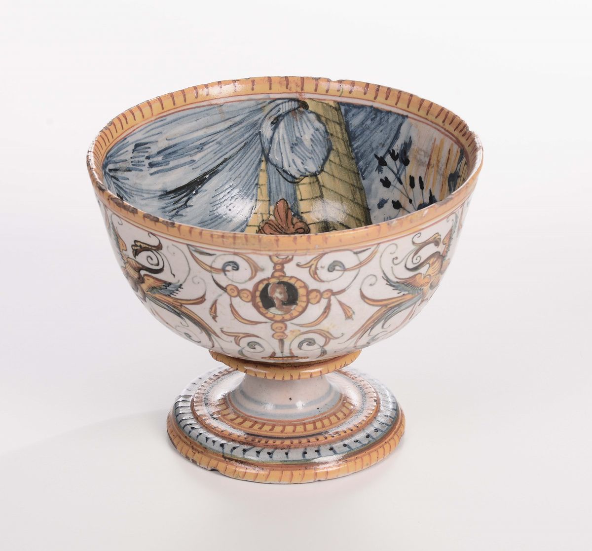 Tazza da Puerpera in Maiolica Policroma, Urbino XVI Secolo, Bottega di Fontana