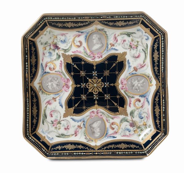 Vassoio in porcellana policroma, XIX secolo