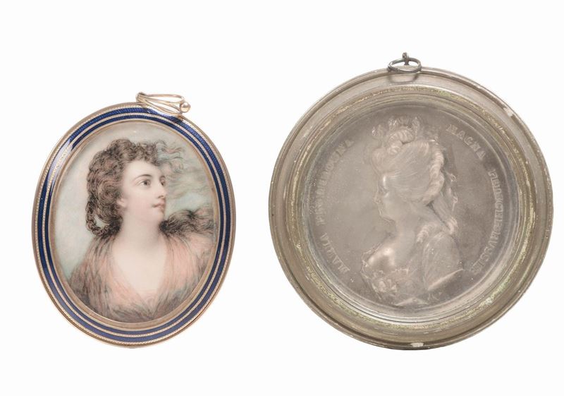 Figura femminile e profilo femminile a rilievo  - Asta Antiquariato, Affidamenti da raffinate dimore private - Cambi Casa d'Aste