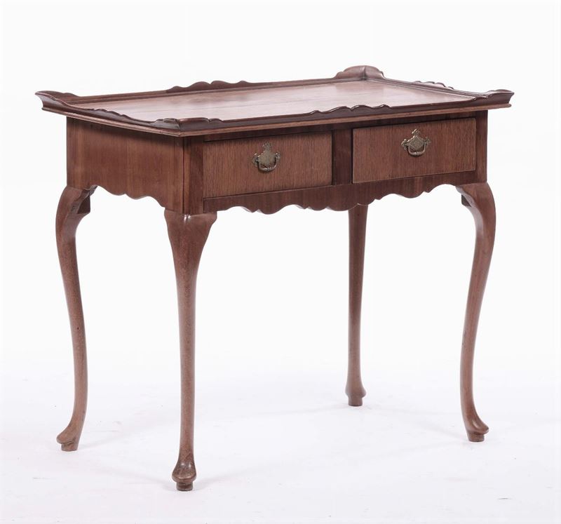 Tavolino a due cassetti con piano a vassoio, Inghilterra XIX secolo  - Auction Fine Arts from refined private house - Cambi Casa d'Aste