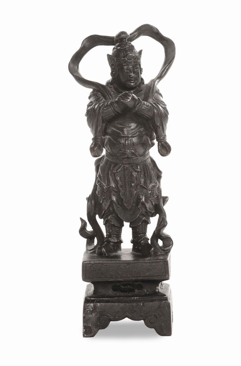 Figura di guerriero in bronzo brunito, Cina, Dinastia Ming, XVII secolo  - Asta Chinese Works of Art - Cambi Casa d'Aste