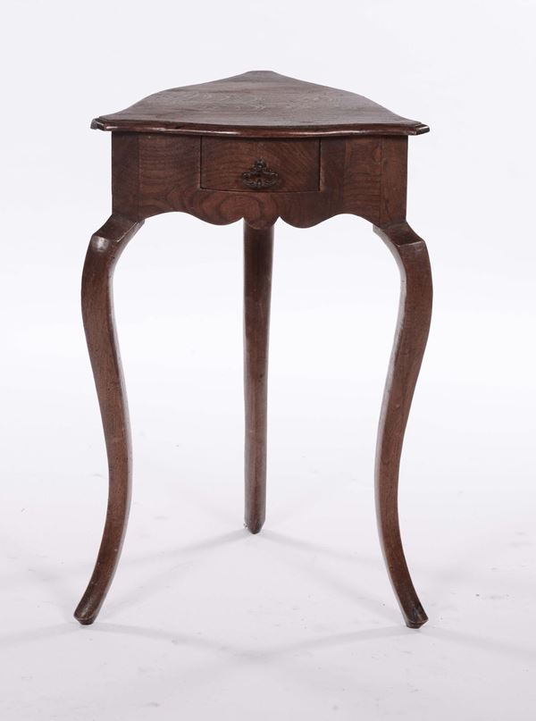 Tavolino a tre gambe, XIX secolo