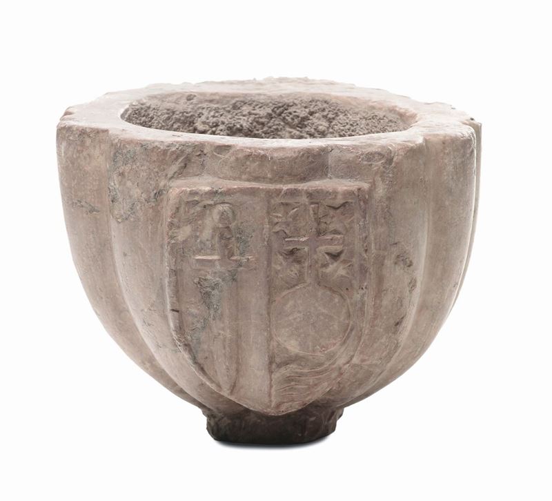 Acquasantiera in marmo bacellata, XVIII secolo  - Auction Fine Arts from refined private house - Cambi Casa d'Aste