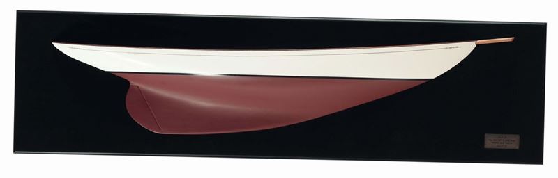 Mezzo modello di yacht in legno dipinto  - Asta Antiquariato, Affidamenti da raffinate dimore private - Cambi Casa d'Aste