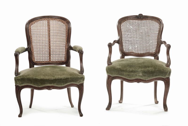 Due poltroncine Luigi XV diverse, XVIII secolo  - Auction Antique Online Auction - Cambi Casa d'Aste