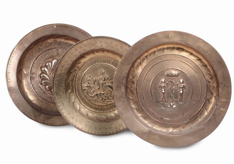 Tre elemosinieri in rame differenti, XVII-XVIII secolo  - Auction Fine Arts from refined private house - Cambi Casa d'Aste