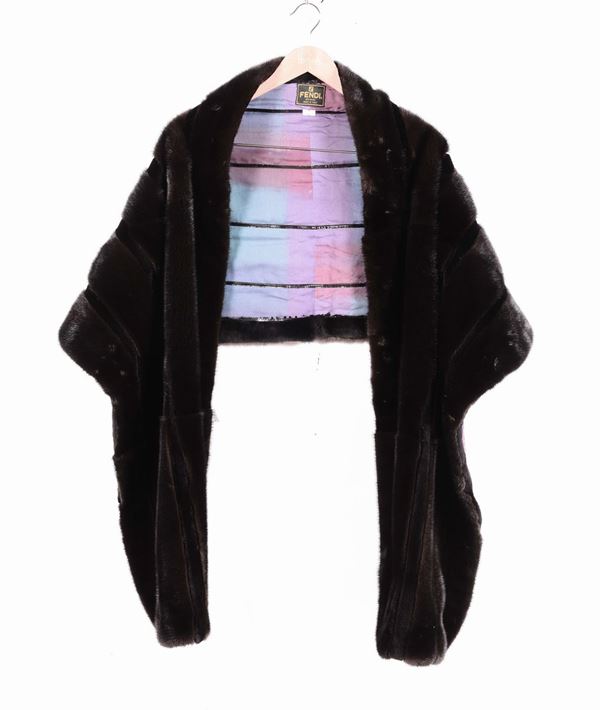 Fendi, stola visone nera
