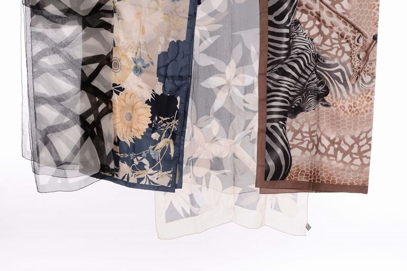Quattro foulard Ferragamo  - Auction Fine Arts from refined private house - Cambi Casa d'Aste