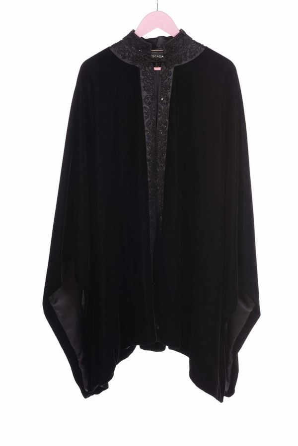 Escada, Cappa di velluto con ricamo